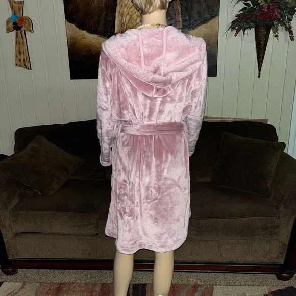 UGG ~ Women’s Size Large ~ Pink ~ Soft Plush ~ Robe W/ Hood